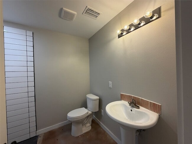 Photo - 957 Woods Ave