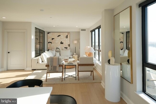 Building Photo - 1325 N Beach St Unit 725