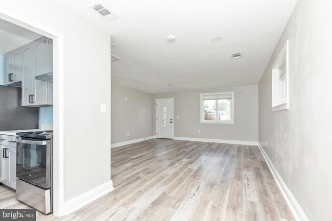 Photo - 719 Cotter Rd