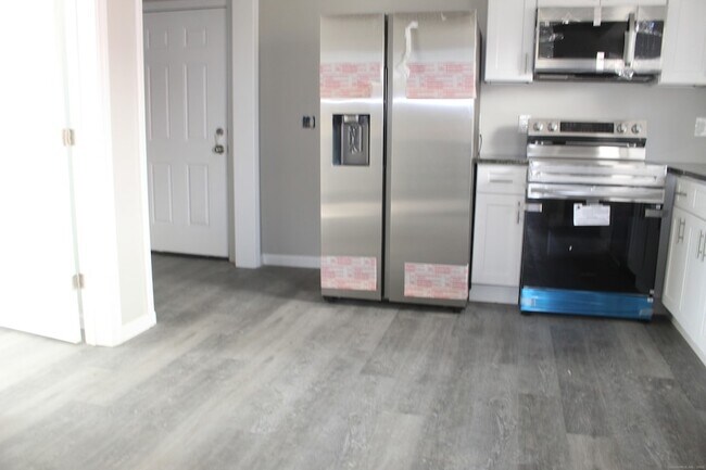 Photo - 647 New Park Ave