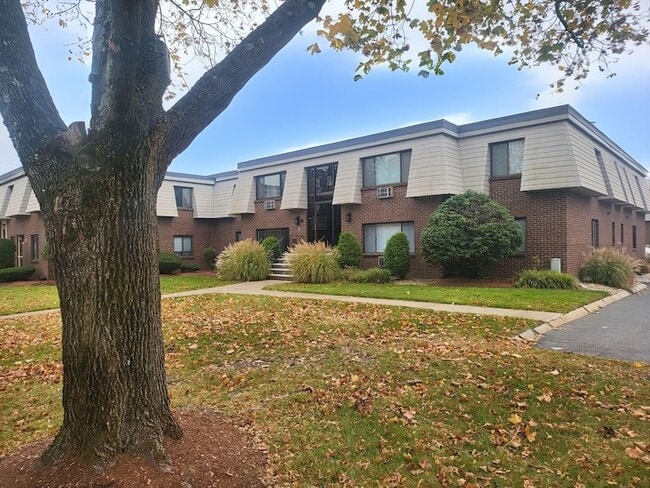 Photo - 1 Hallmark Gdns Unit 1