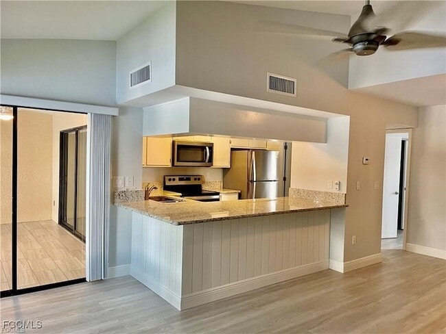 Photo - 5650 Trailwinds Dr Unit 122