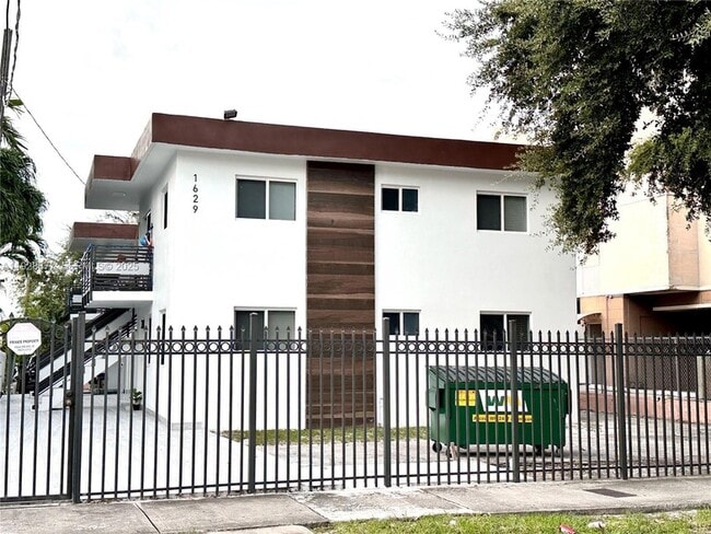 Photo - 1629 SW 3rd St Unit 2