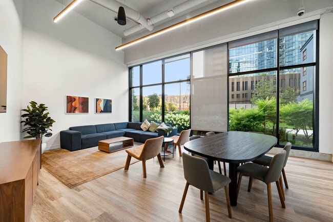 Photo - 853 W Blackhawk St Unit SI ID1466140P