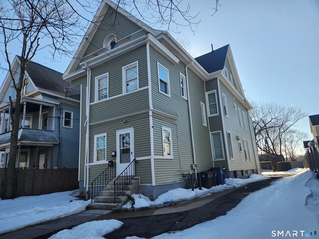 Building Photo - 538 Howard Ave