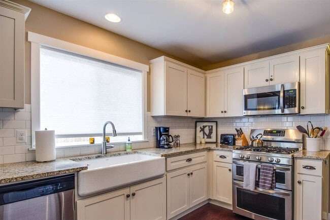 Photo - 525 SE Gleneden Place Unit ID1330994P