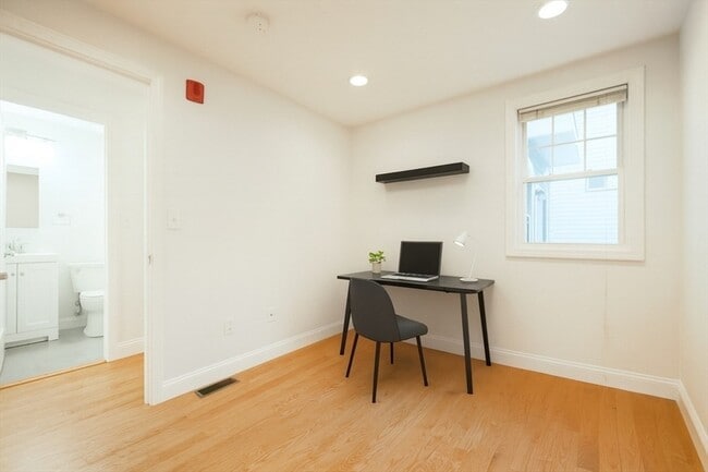 Photo - 375 Dorchester St Unit 1