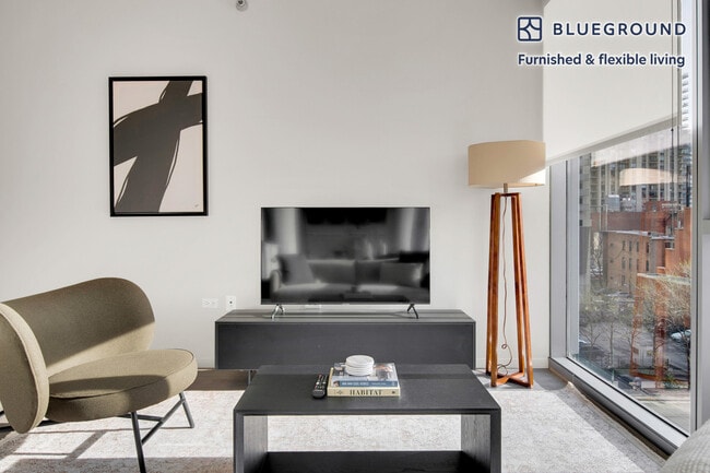 Photo - 8 E Huron St Unit FL5-ID660