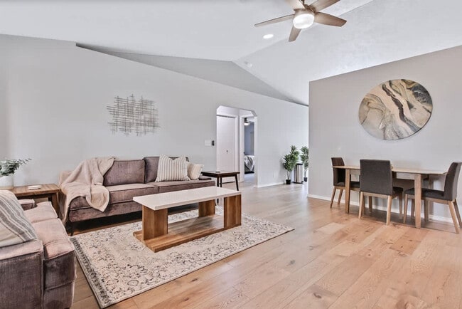 Photo - 925 N Stonehenge Way Unit ID1250620P