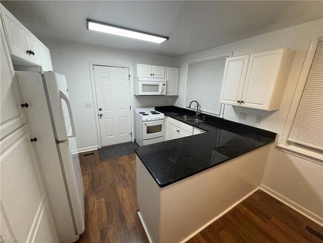 Photo - 3420 Scott St