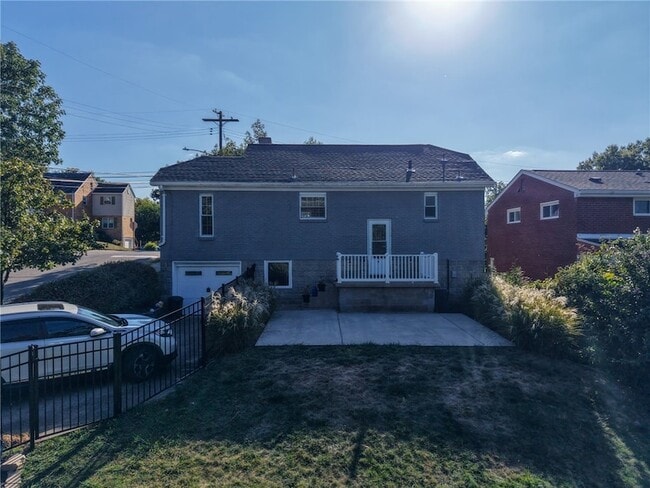 Photo - 261 Catalpa Pl