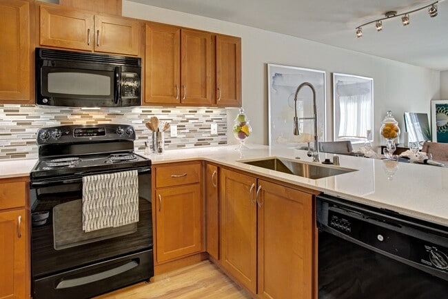 Photo - Echo Lake Apartments