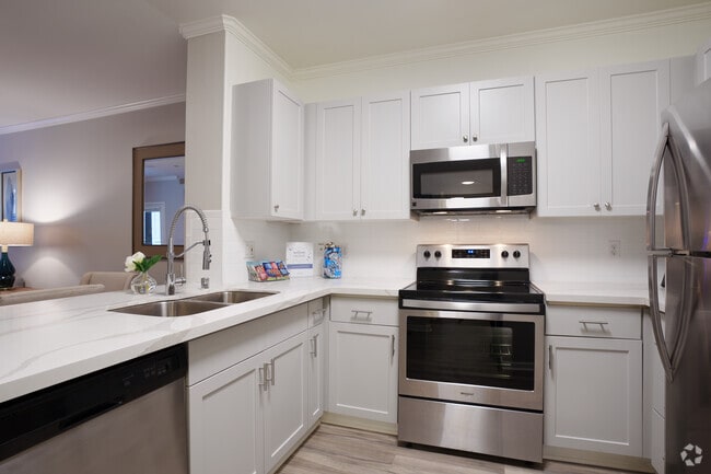 Residence 2 Luxury - Kitchen - Park Central