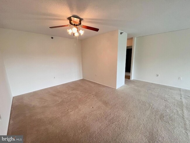 Photo - 15100 Interlachen Dr Unit 815