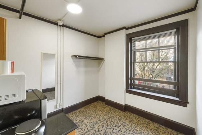 Studio living space with cooking area, refrigerator, microwave - Alps Hotel