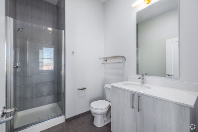 Commissioners B3 - Bathroom 1 - The Georgian Apartments