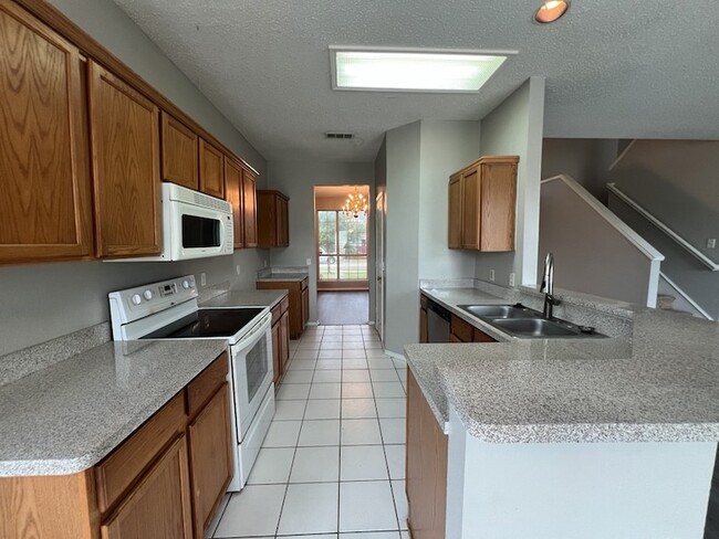 Photo - 2805 Crater Lake Ln