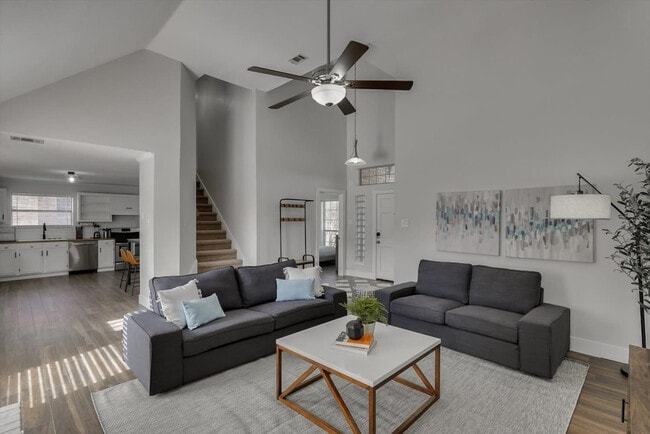 Building Photo - 516 Maywood Ln Unit ID1056401P