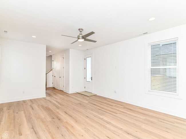 Photo - 717 E 27th St