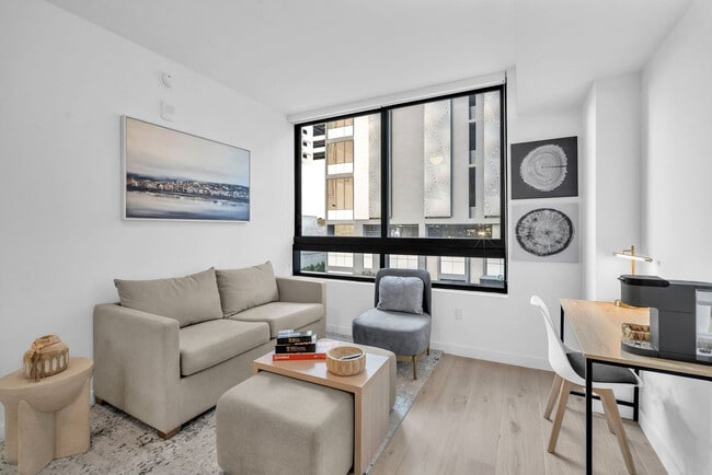Building Photo - 225 N Miami Ave Unit SI FL33-ID1587568P