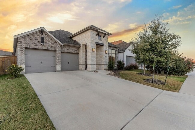 Photo - 1909 Sir Nathaniel Ln