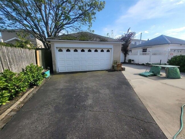 Photo - 69-35 Hessler Ave