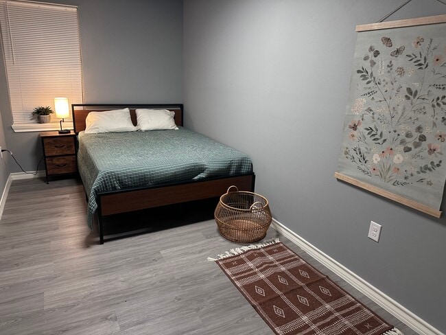 Primary Room - 905 E Adams St