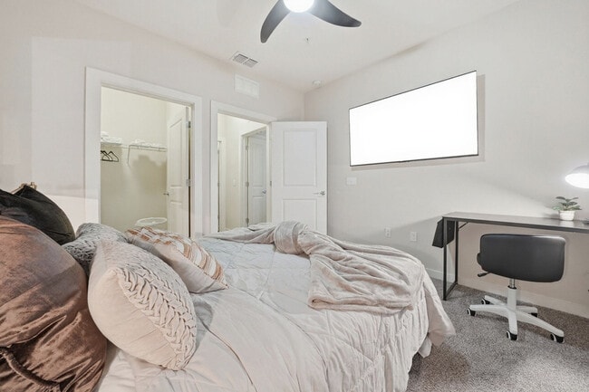 Photo - 1700 W Cleveland St Unit SI FL1-ID1475283P