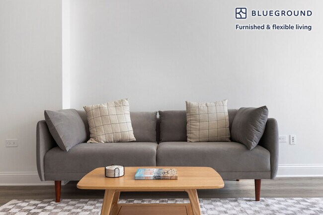 Photo - 2 W Delaware Pl Unit FL11-ID1285