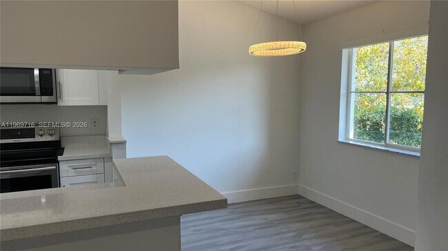 Photo - 9811 Westview Dr Unit 922