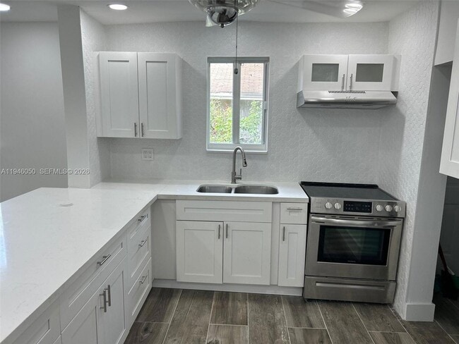 Building Photo - 261 NW 49th St Unit A