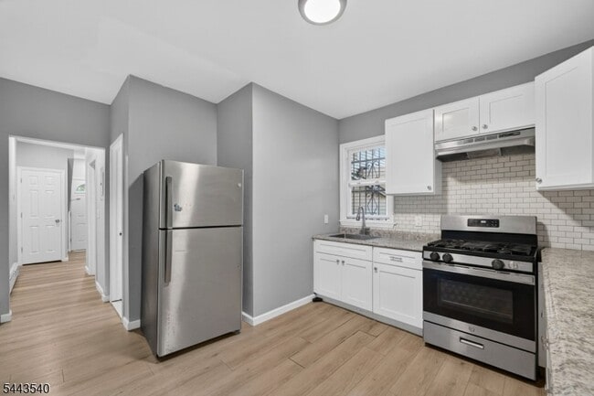 Photo - 437-439 7th Ave W Unit 1