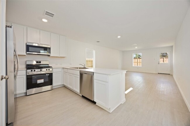 Photo - 905 Pertuso Ln