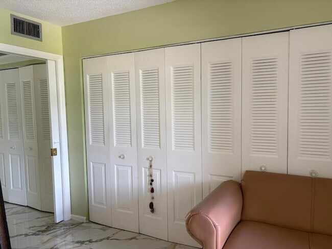 Photo - 166 Sheffield G