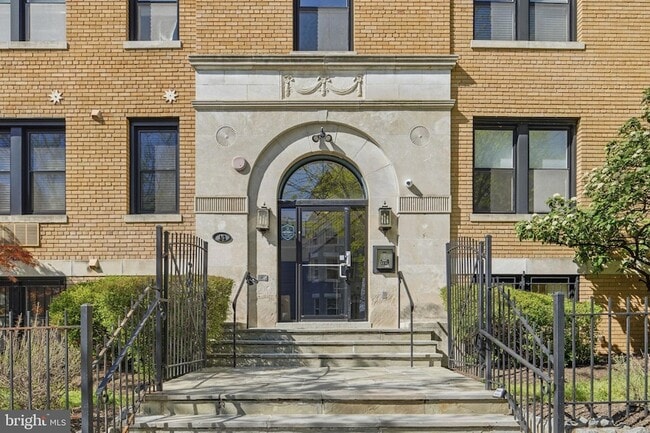 Building Photo - 14 S St NE Unit 201