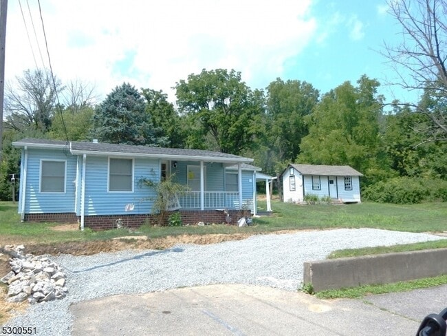 Photo - 215 Main St