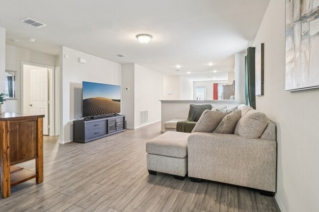 Photo - 475 Grenada Lk Dr