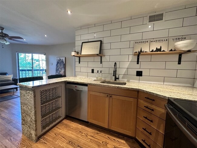 Building Photo - 18333 Roehampton Dr Unit 1524