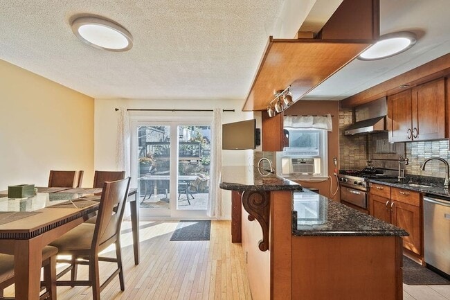 Photo - 3508 Givernaud Terrace