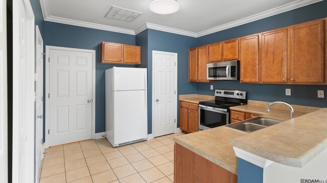 Photo - 4441 Burbank Dr Unit 604