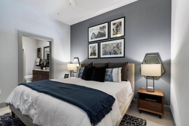 Photo - 2225 N Harwood St Unit ID1337702P