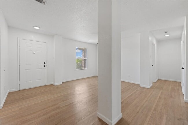 Photo - 702 Lowe Dr