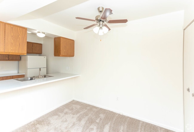 Photo - Ashton Pines