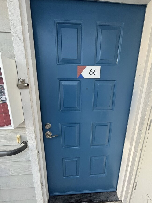 FULLY RENOVATED UNIT - Riverstone