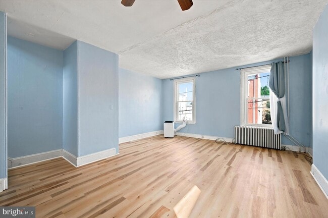 Photo - 204 Ripka St