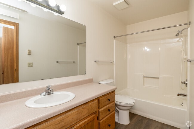 2BR, 1BA - 936SF - Bathroom - Trollwood Village Apartments