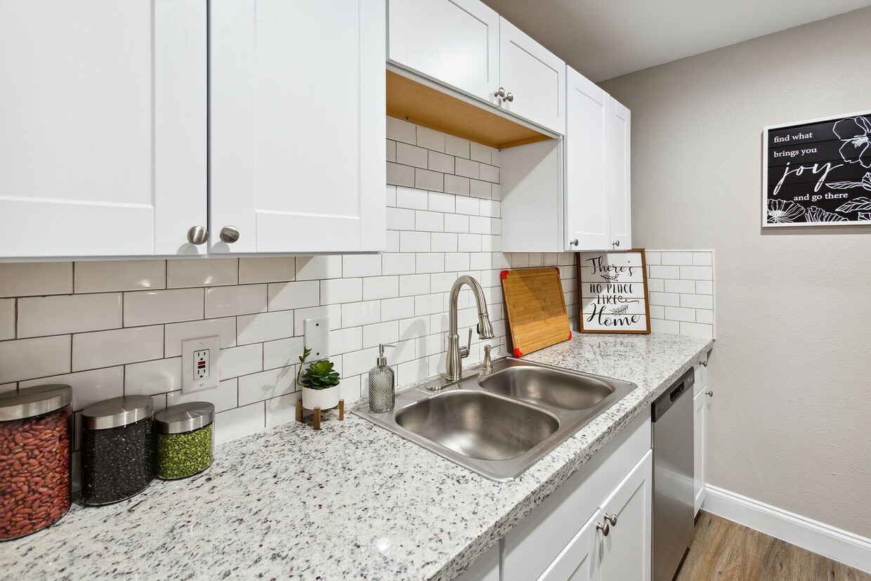 Floor Plan - Brighton - Premier - 1 Bed, 1 Bath Apartment Home