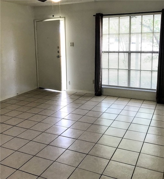 Photo - 1901 Pine Tree Dr Unit A