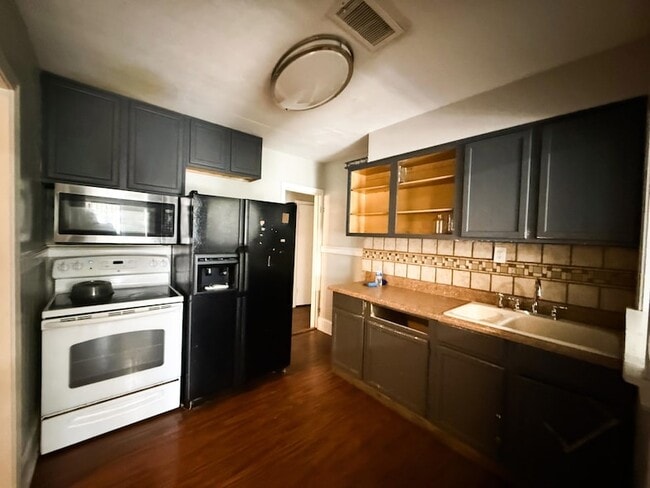 Photo - 1027 Waring Rd
