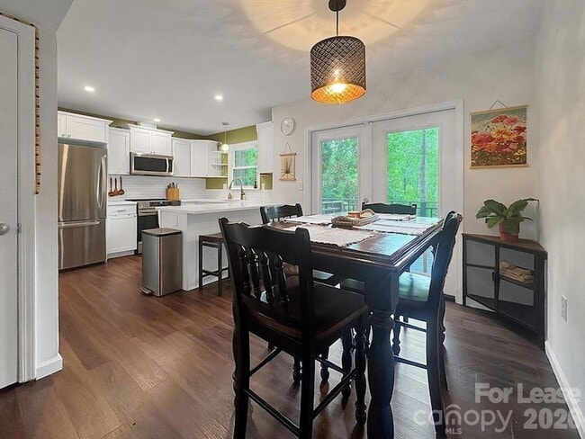 Photo - 902 Creekside Dr